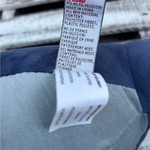 Maxwell the shark by Gund - Picture 6 of 12